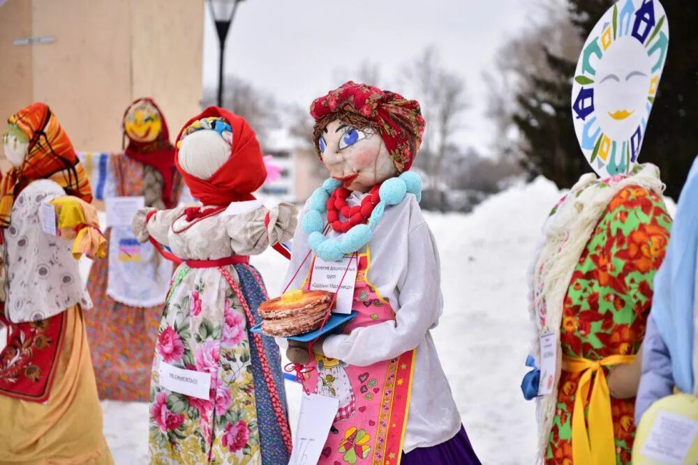 Чучело сударыня Масленица. Масленичная кукла. Кукла Масленица. Современная масленичная кукла. Масленица майкоп