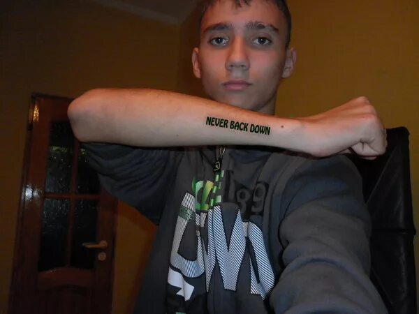 Ash stymest тату. Тату в 15. Тату в четырнадцать лет. Пацанские татуировки. Тату для подростков.