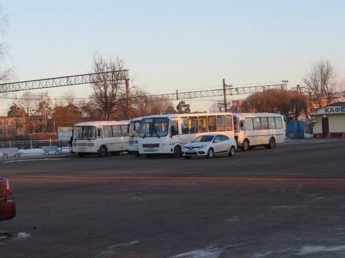 Автобус луга дзержинского. Лужский автовокзал. Автобусы в Луге. Автовокзал в Луге фото. Маршрутка на Луговая.