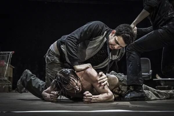 театр гоголь центр. гоголь центр отзывы. гоголь центр отзывы. гоголь центр скандал. гоголь центр отзывы.