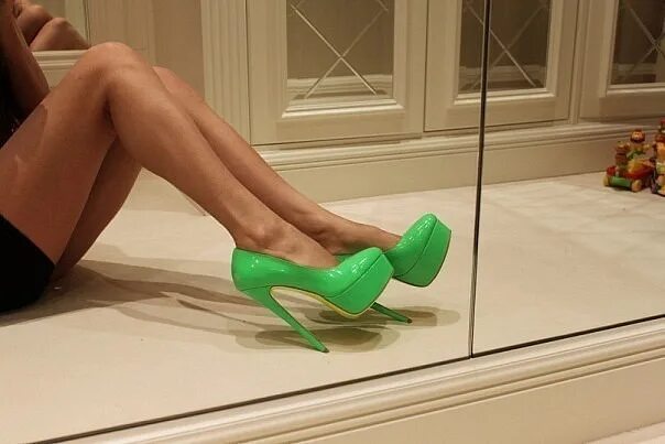 Фетиш 9. Gianmarco lorenzi feet. Ступни high arches. Футфетиш от первого лица. Пятки фетиш.