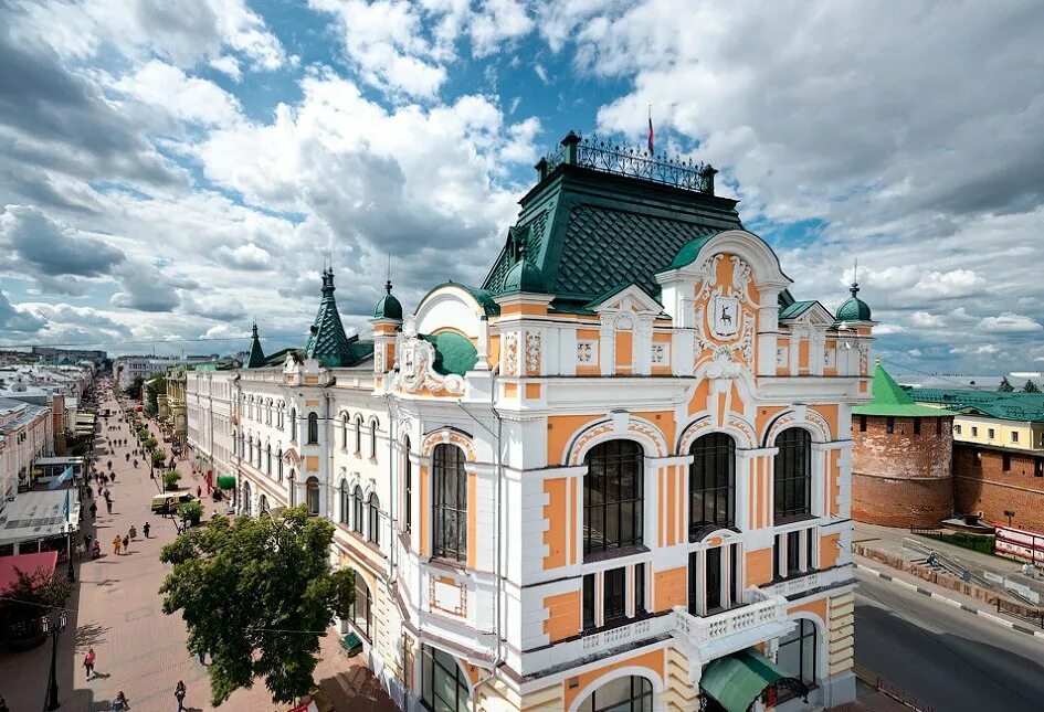 Нижний новгород особенности города. Нижний Новгород. Покровская улица Нижний Новгород здание городской Думы. Здание городской Думы Цейдлер Нижний Новгород. Дворец труда Нижний Новгород.