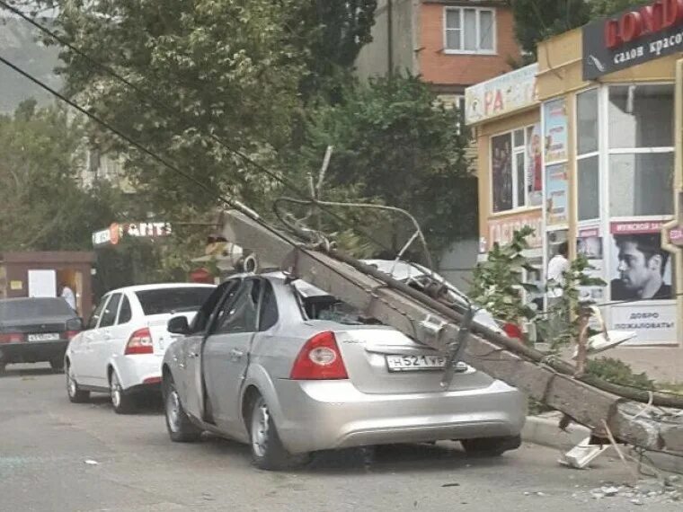 Песчаная буря в астрахани 2021. Махачкала буря. Махачкалинский ветер видео. Махачкала буря. Махачкала ураган самлойут белита.