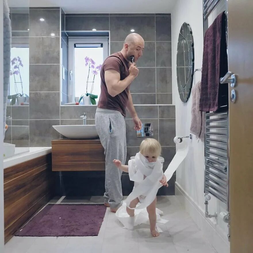 У меня дочь поэтому я всегда прекрасен. Коллаж отцы и дети. Папа с младенцем прикольные. Папа оставил дочку. Папа остался с ребенком приколы.