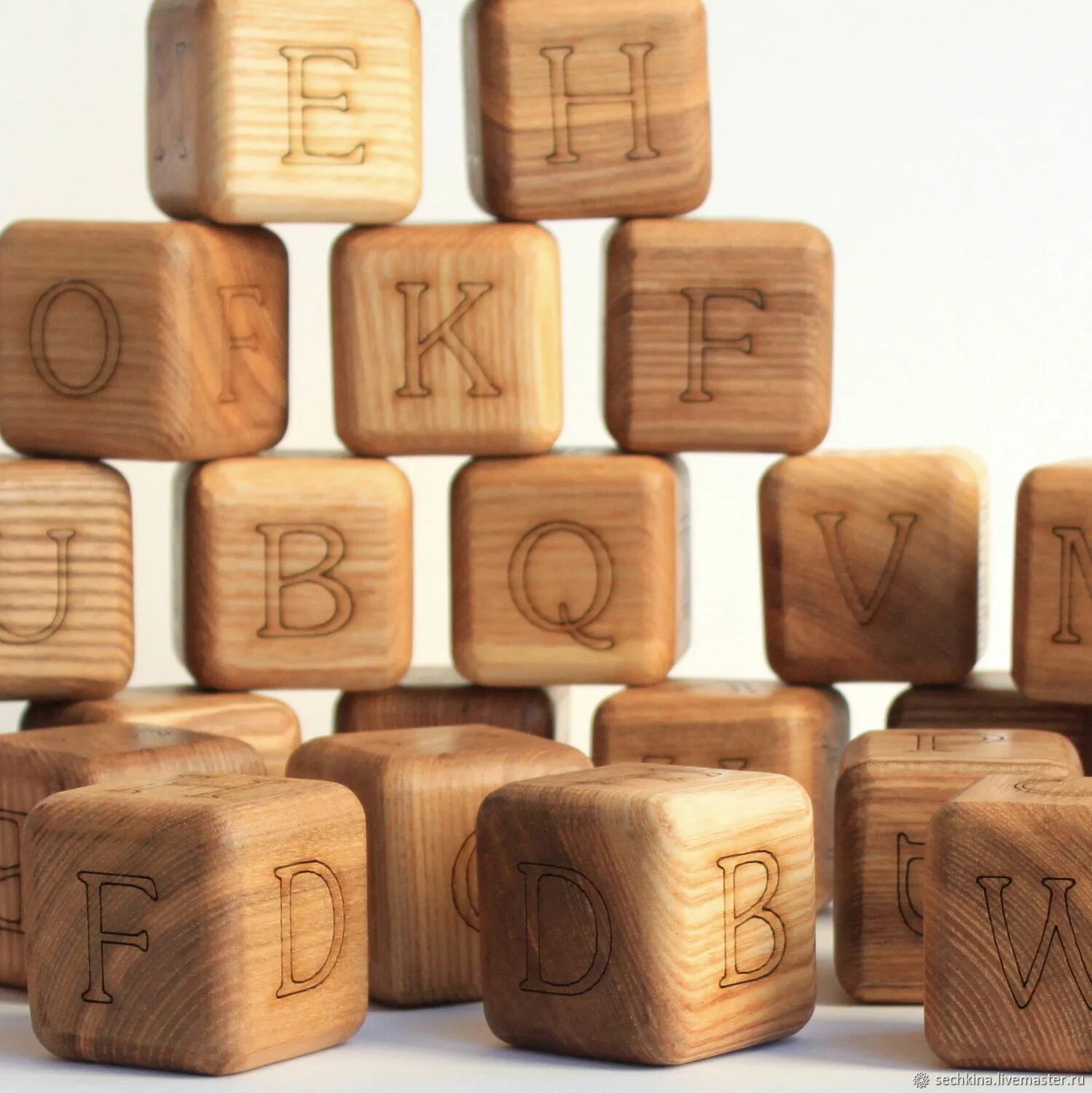 Wooden купить. Деревянные кубики. Деревянные кубики с буквами. Кубик из дерева. Кубики из дерева для детей.