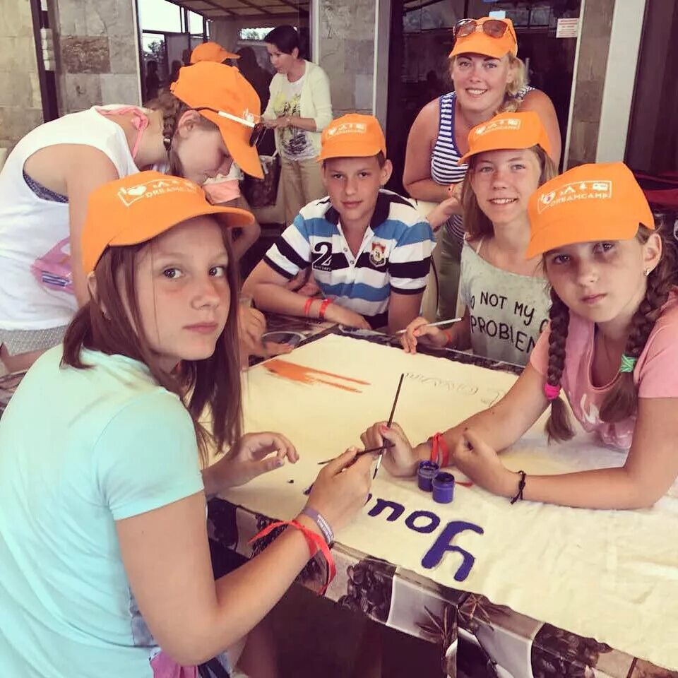 Dream camp. Игры италии для лагеря. Dream camp детский лагерь фото. Флешмоб яркая одежда. Dream camp.