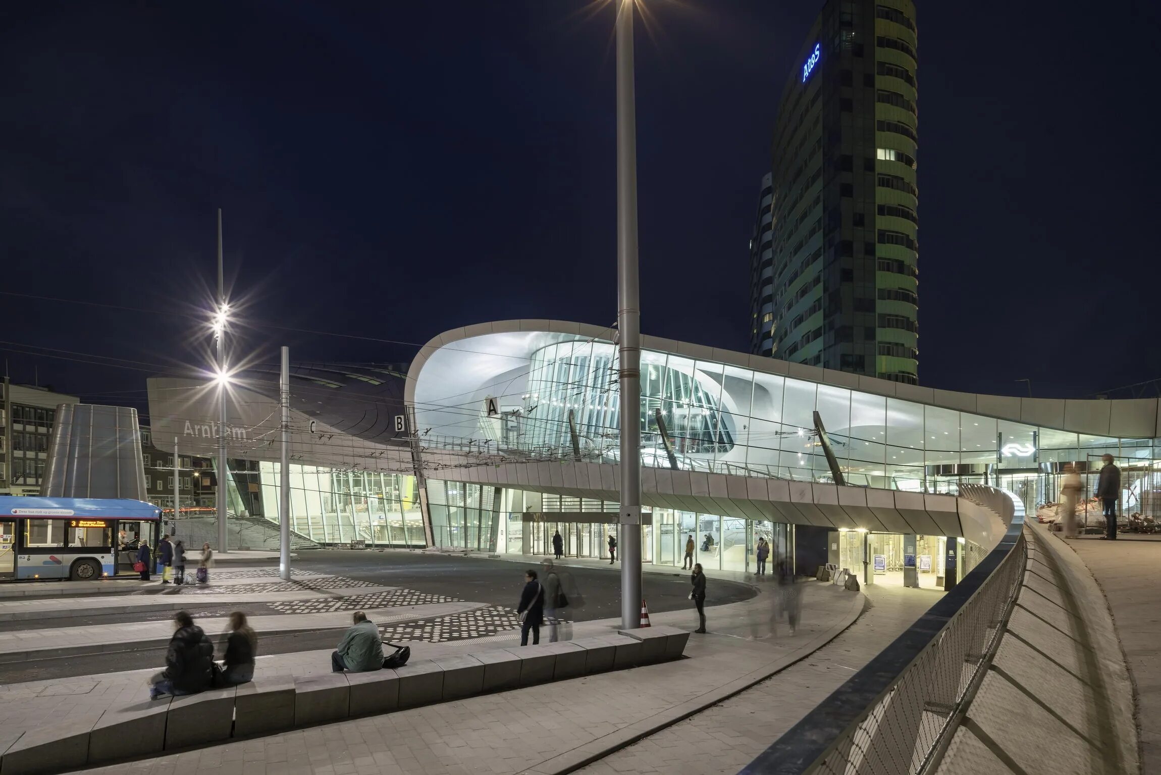 Терминал центр. Железнодорожная станция «арнем», нидерланды. arnhem нидерланды. центральный вокзал арнема. вокзал города арнем в нидерландах.