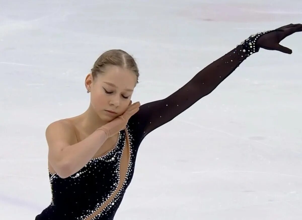 Луна хендрикс фигуристка. Майя хромых фигуристка. Произвольная программа девушки. Произвольная программа девушки. Майя фигуристка тутберидзе.