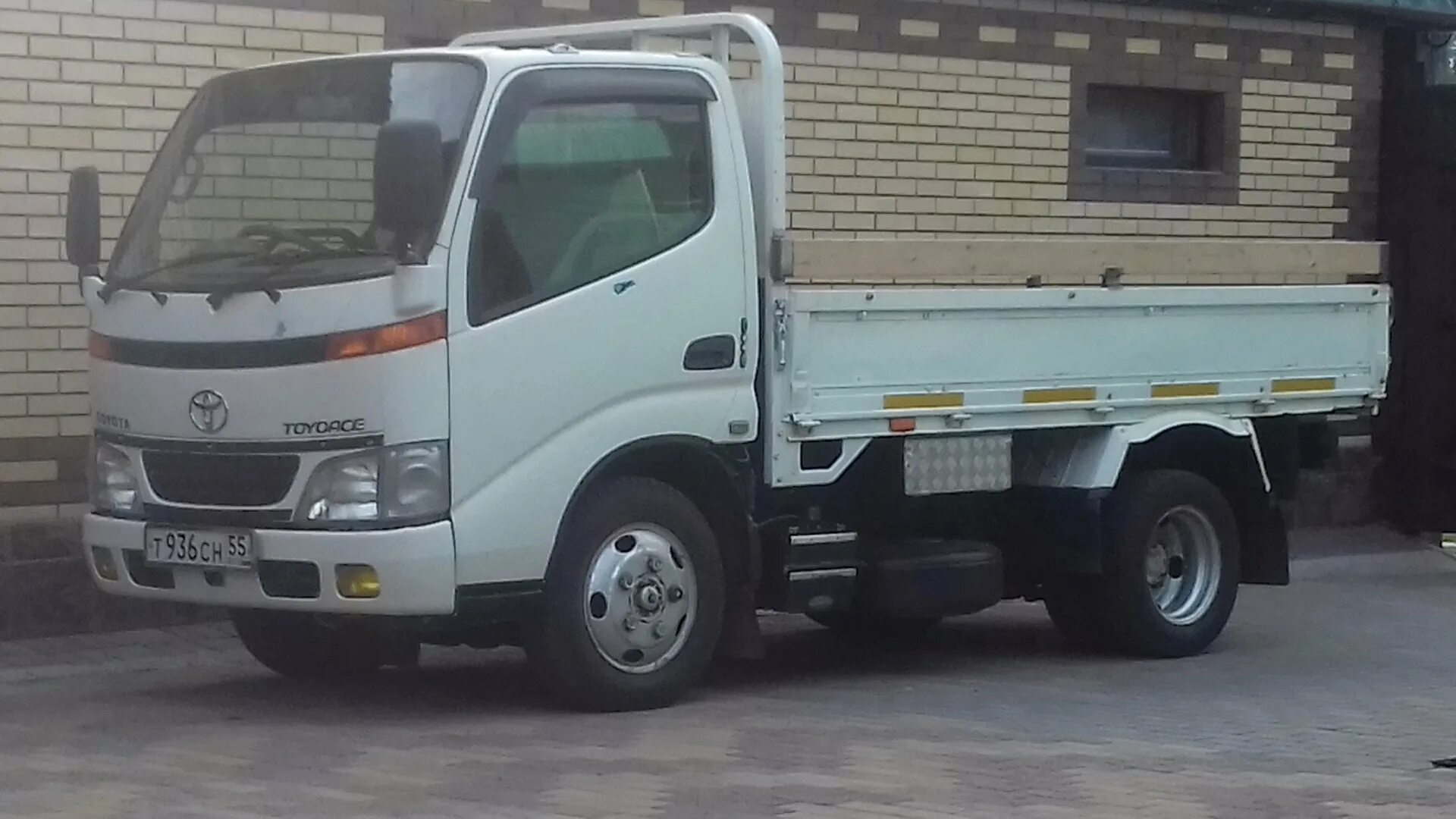 Тойота тойоайс грузовик. Toyota TOYOACE. Toyota TOYOACE Flatbed 2006. TOYOACE грузовик 2001. Тойота TOYOACE грузовик 3000 тоник.