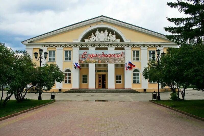 Дворец культуры аша. Районный дворец культуры металлург. Дворец культуры в аше челябинской обл. Город аша дом культуры. Дворец культуры аша.