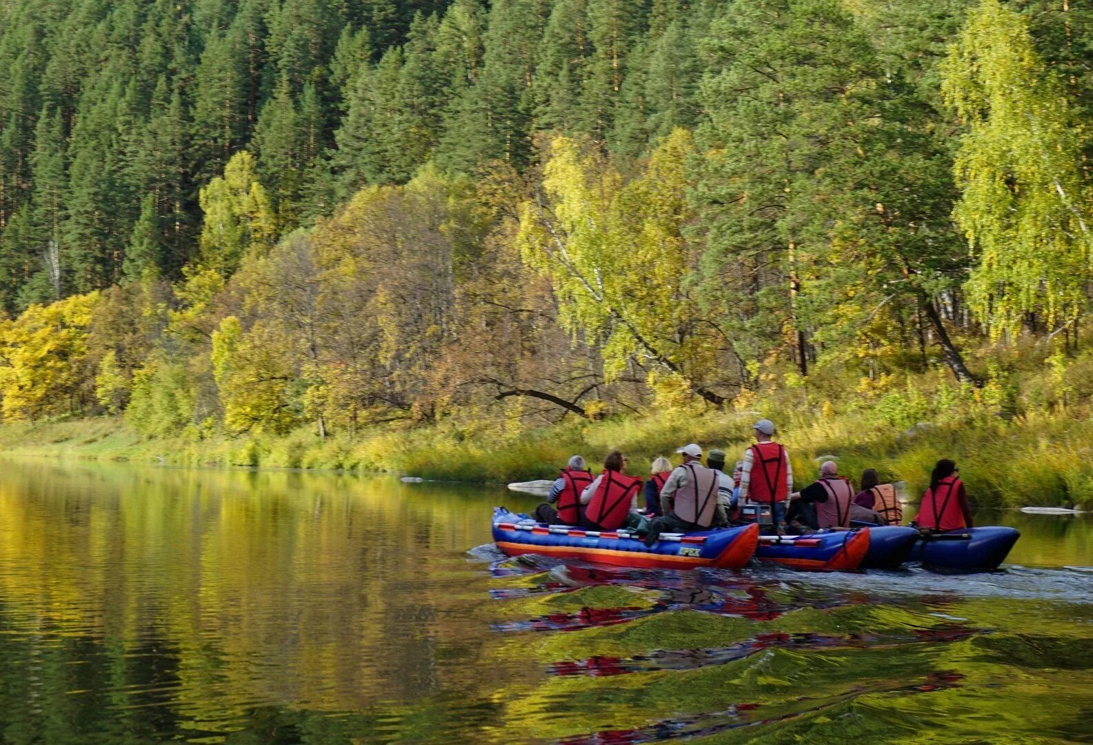 Река белая урал сплав. Сплавляться по реке. Сплав на рафтах по реке шуя карелия. Сплав по рекам республики коми. Река ай башкирия сплав.