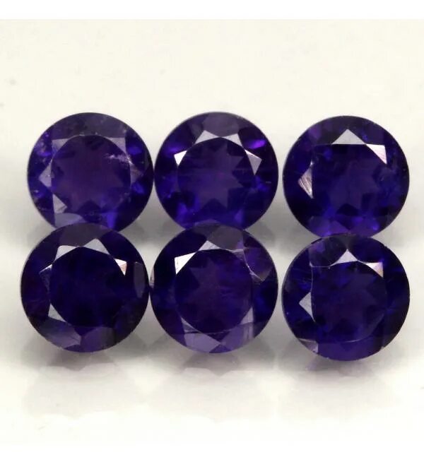 Мадагаскарский аметист. Светлый аметист камень. Фиолетовый камень. Камень аметист кейт миддлтон. Аметист намибия.