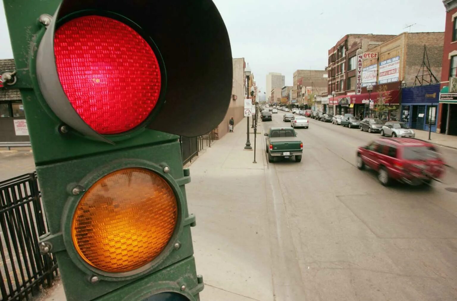 Красный свет штраф. Красный сигнал светофора. Автомобильный светофор. Светофор для автомобилей. Красный йвет световофра.