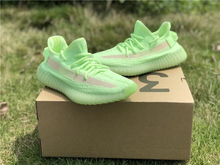 Adidas Yeezy Boost 350 зеленые. Adidas Yeezy 350 зеленые. Adidas Yeezy зеленые. Кроссовки Yeezy Boost 350 v2 Glow. Кроссовки спортивные yeezy boost