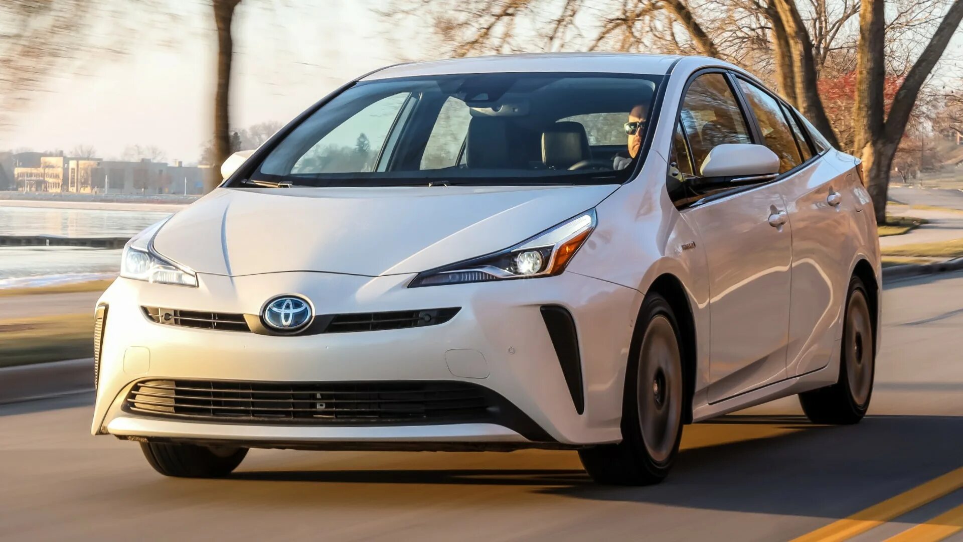 Toyota electric car 2020. Toyota prius c 2019. Тойота приус гибрид. Prius awd. Prius toyota 2025.