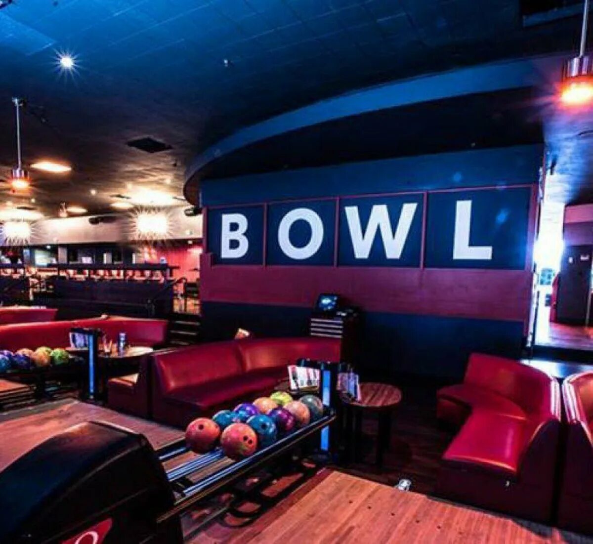 Магазин материк в могилеве. Боулинг могилев. Фотозона в боулинге. Боулинг могилев. Боулинг овер ит.