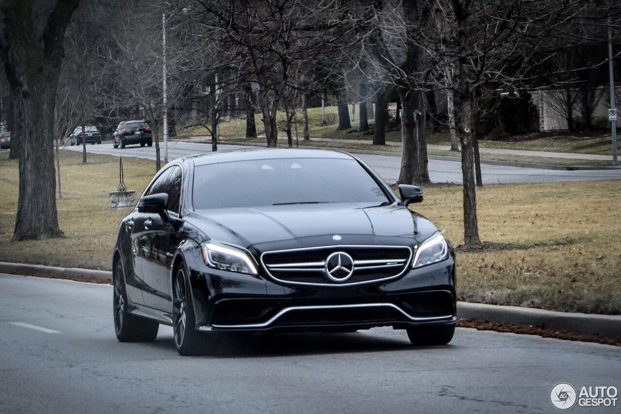 Краснодарский мерседес. Салон мерседес в краснодаре. Мерседес конгрессная 6. Мерседес-бенц краснодар. Мерседес е53 амг.