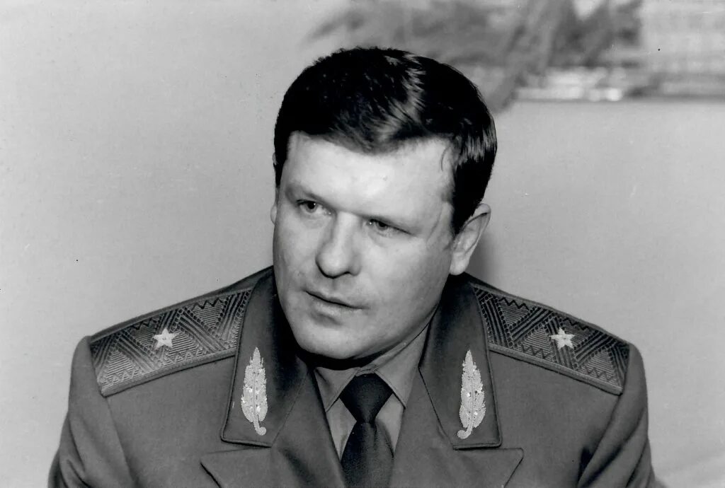 1 серия в одном шаге от третьей мировой. В одном шаге от третьей мировой александр макогон. Третья мировая сериал 2013 актёры. В одном шаге от третьей мировой (мини–сериал 2009). Третья мировая фильм актеры.