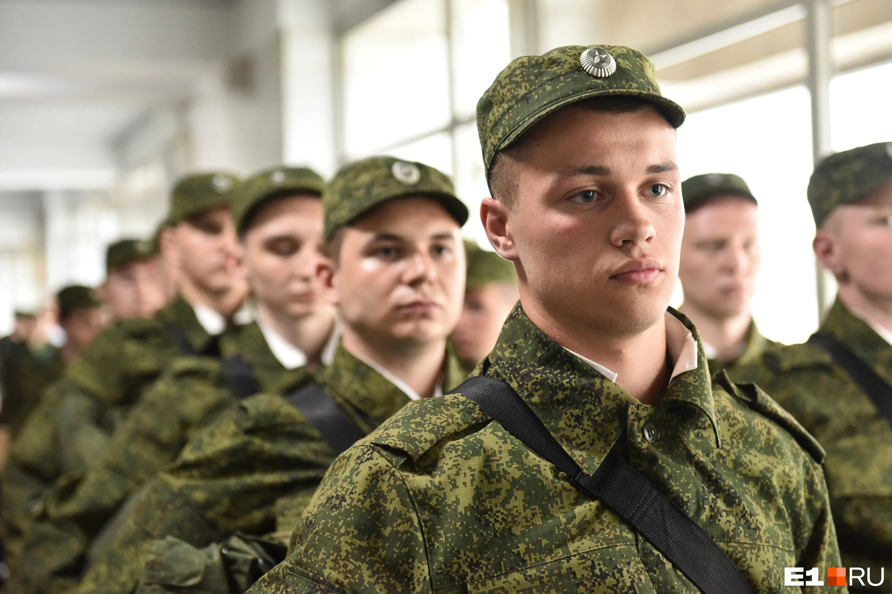 Призывники. Призыв в армию 2022 срочников. Призыв в армию. Молодые солдаты. Солдат армии рф срочник.