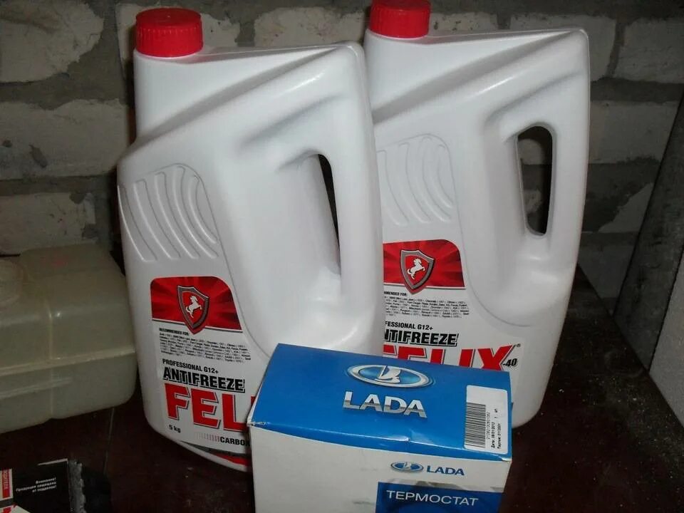 Ваз 2010 антифриз. Какой тосол ваз. Антифриз приора 2170. Антифриз ваз 2110 8 клапанов. Антифриз ваз 2114.
