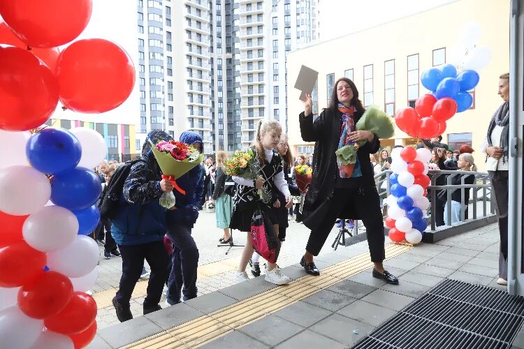 Школа 1371 крылатское отзывы. Школа 1371 крылатское. школа 1371 рублевское шоссе 70. школа 1371 крылатское рублево. школы в крылатском.