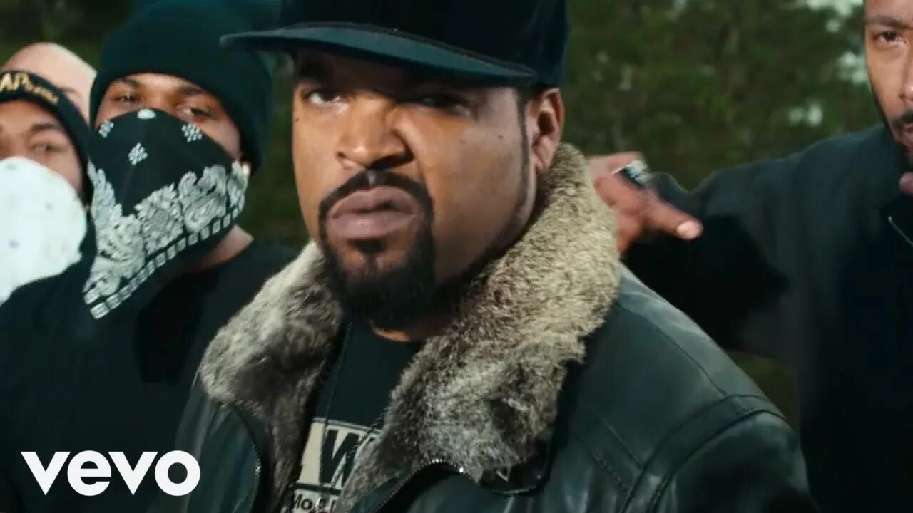 Ice cube remix. Ice Cube 1989. Ice Cube в бандане. Ice Cube Raw Footage. Ice Cube 2pac.