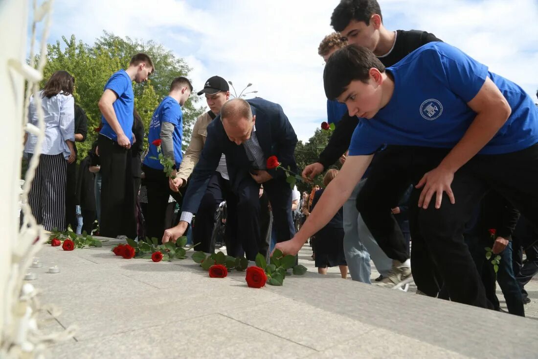 Свеча памяти жертв теракта. Террористический акт в Ижевске. Теракт в школе 27 сентября. Ижевск день памяти.