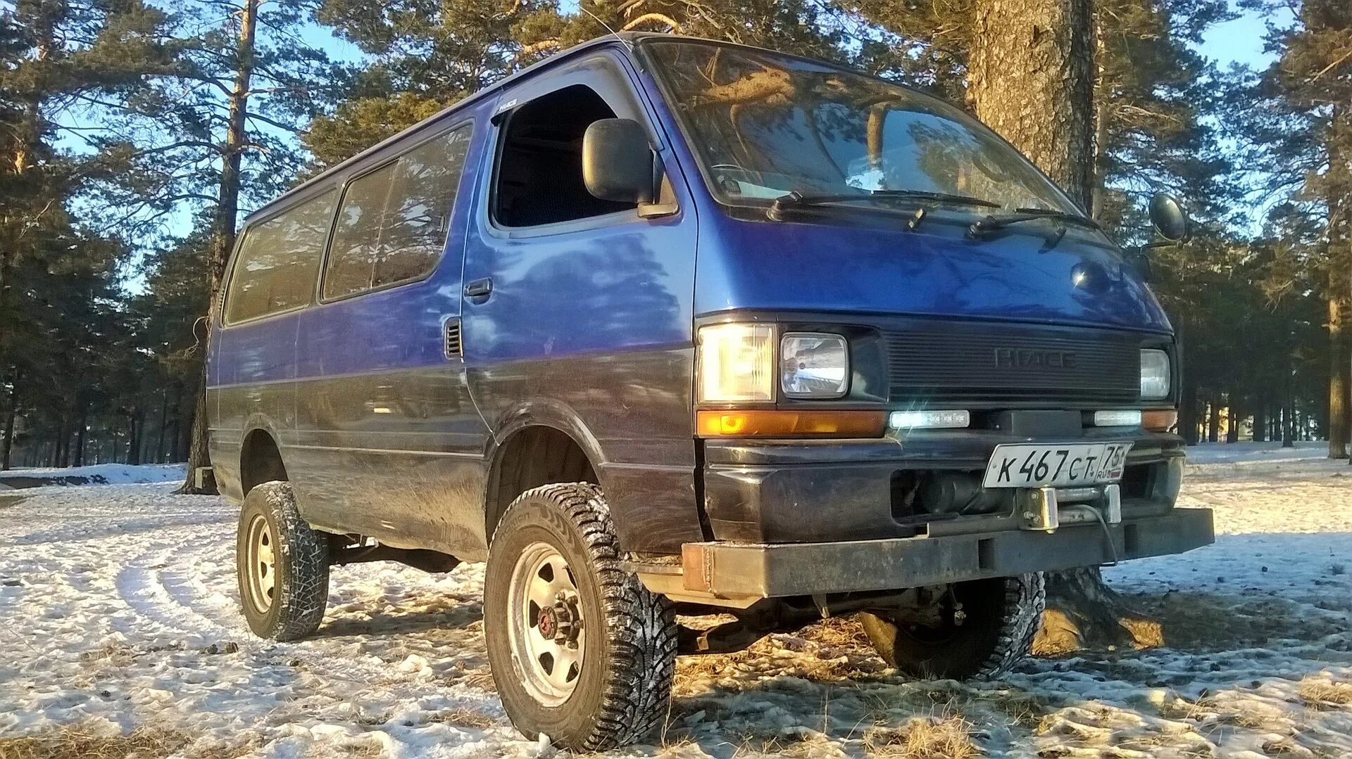 Силовой бампер hiace 200. Toyota hiace 4. Полный привод тойота хайс. Тойота хайс 4вд. Toyota hiace h100.