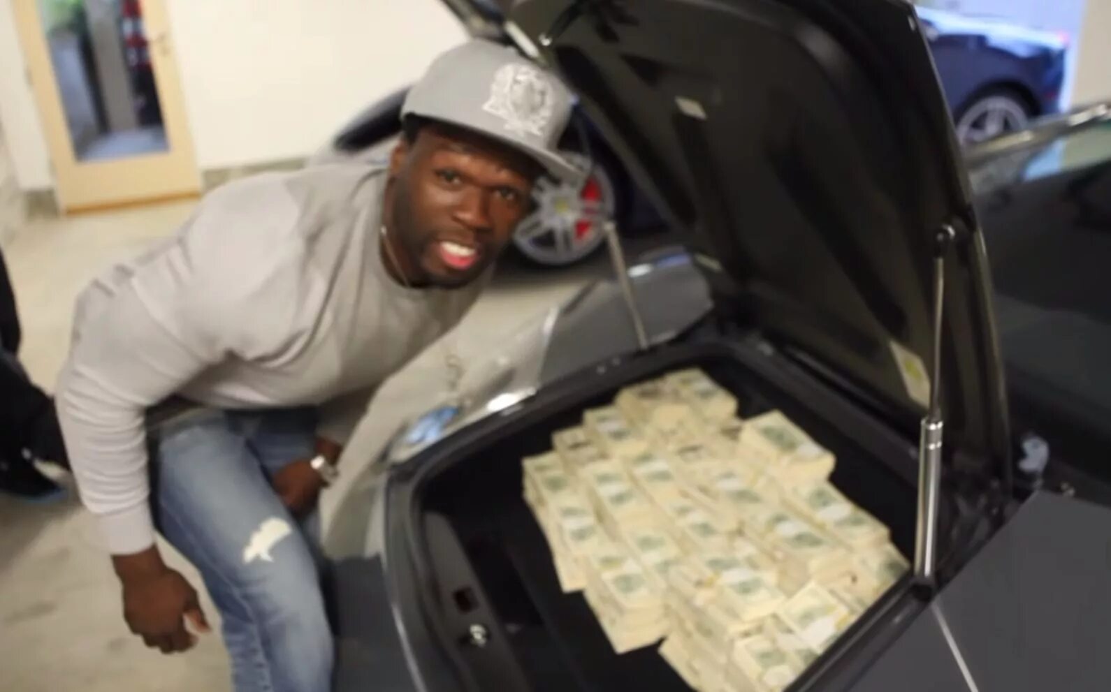 Автомобиль много денег. 50 Cent ламбо. 50 Cent с деньгами. Lamborghini 50 Cent. 50 Cent за рулем.