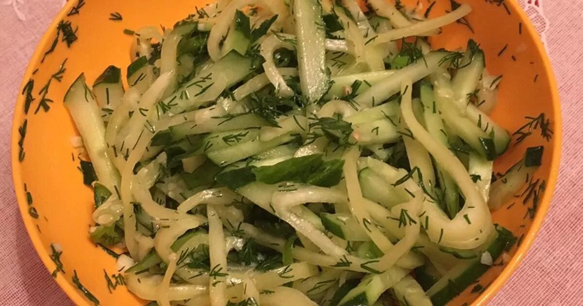 Острые огурцы по-корейски. Огурцы с кунжутом. Кимчи из огурцов. Огурцы с острым перцем салат. Огурцы по-корейски быстрого приготовления с морковью.