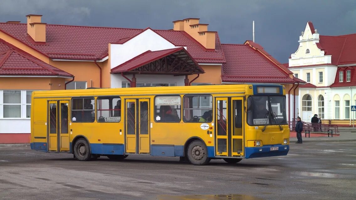 Слоним автовокзал. Автобусы Слоним. Общественный транспорт Слоним. Ульяновская область Неман 5201.