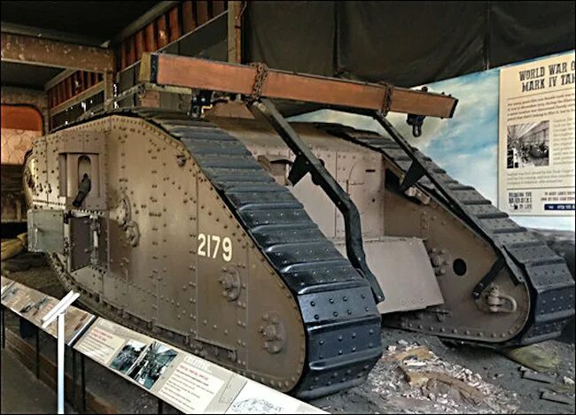 танк марк 4. т-34 стз. музей танков в кубинке. танк 400 клубный сервис. танк 400 клубный сервис.