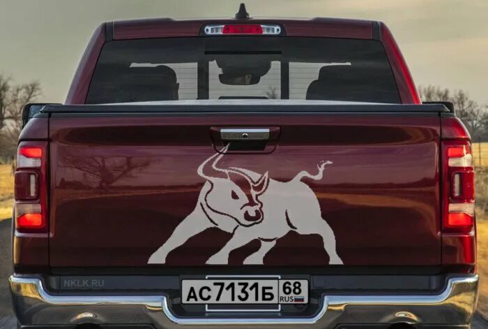 Бык на какой машине. Машина бык. Логотип авто бык. Машина с быком на значке. Джип с эмблемой быка.