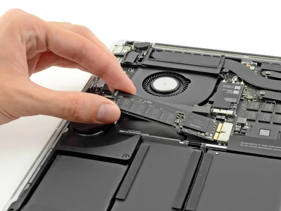 Замена памяти в ноутбуке. SSD MACBOOK Pro 2013. MACBOOK Air 2013 Оперативная память. MACBOOK Air late 2010 HDD Replacement. MACBOOK Air 13 2013 SSD.