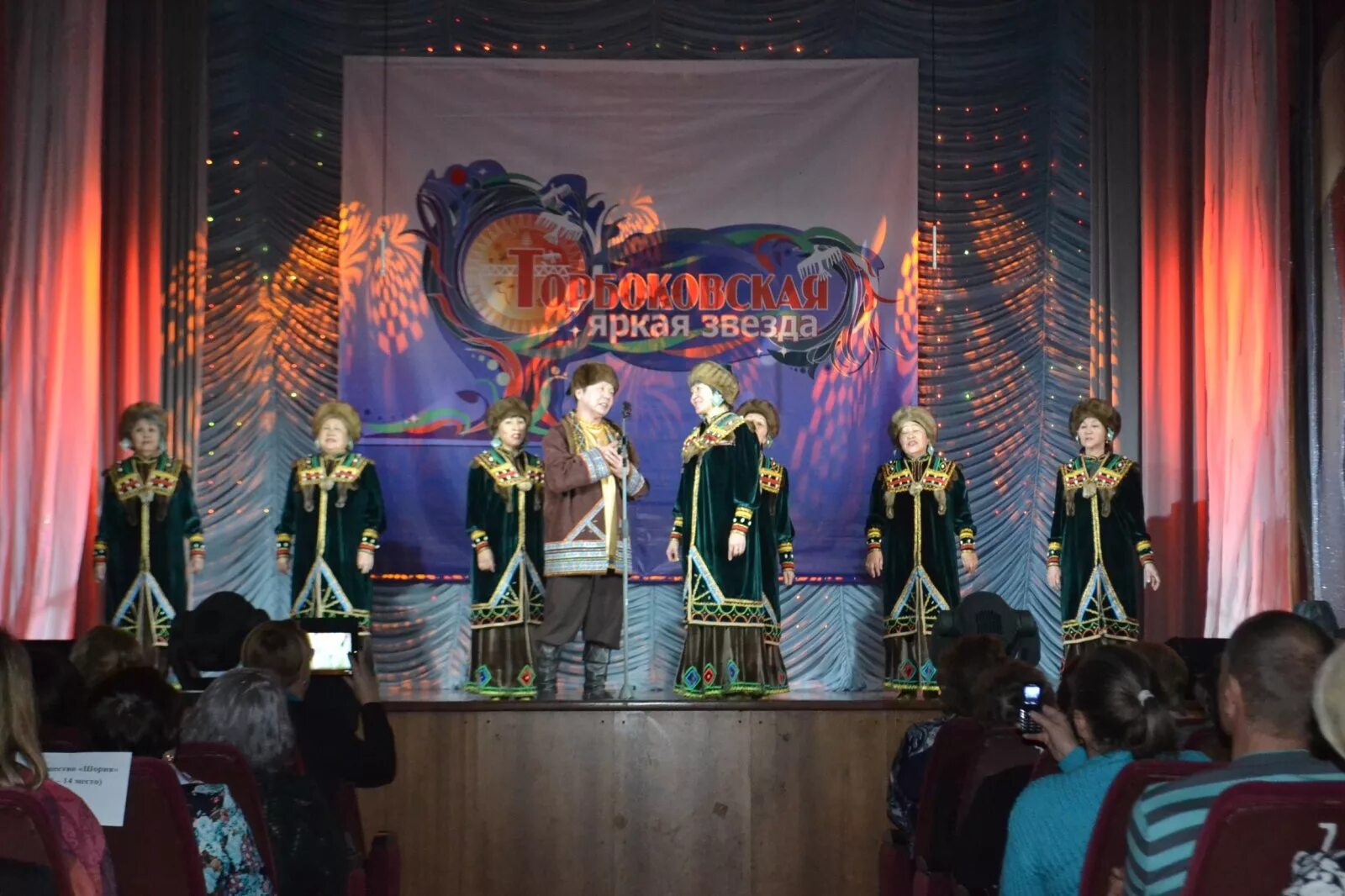 Город осинники кемеровская область. Дк шахтер осинники. Пенсионного фонда городе осинники. Дк дк октябрь город осинники. Дворец культуры осинники.