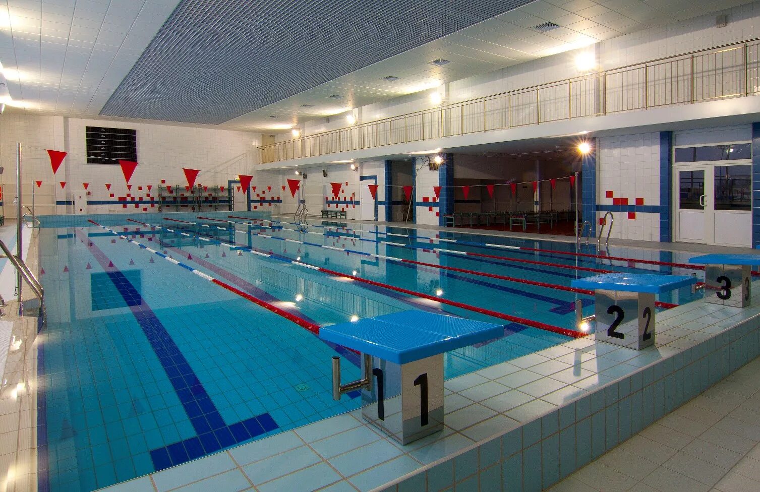 Бассейн 6 дорожек. Бассейн 6 дорожек. Бассейн южно-сахалинск. Бассейн чгу на университетской. Плавание в бассейне.