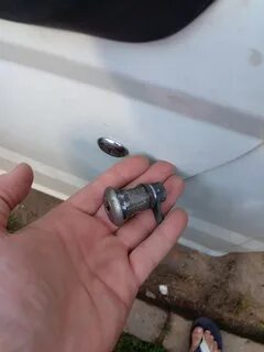 Замена личинки замка газели