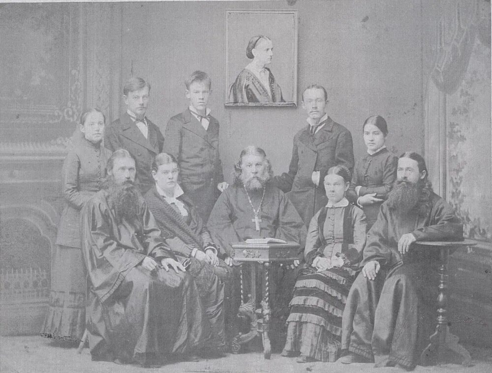 Вятка наследие уржумский уезд. Новокузнецк 1900. Семья ушаковых. Многодетная семья ушаковых елец. Ушаков лингвист.