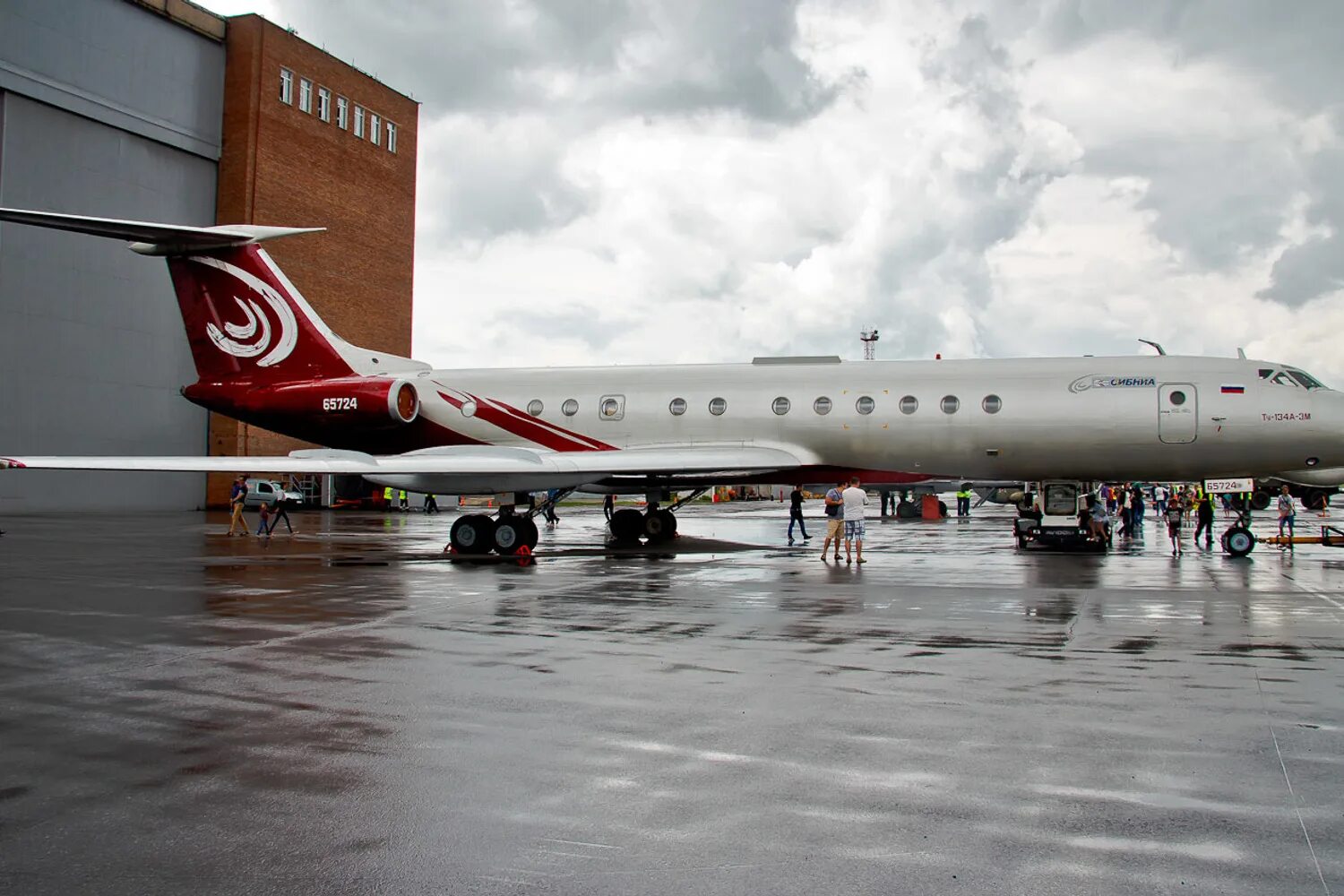 Бран самолет. Cessna 560xl. Прокат на самолете в новосибирске. Взлетная полоса болгария эйр. Бран самолет.