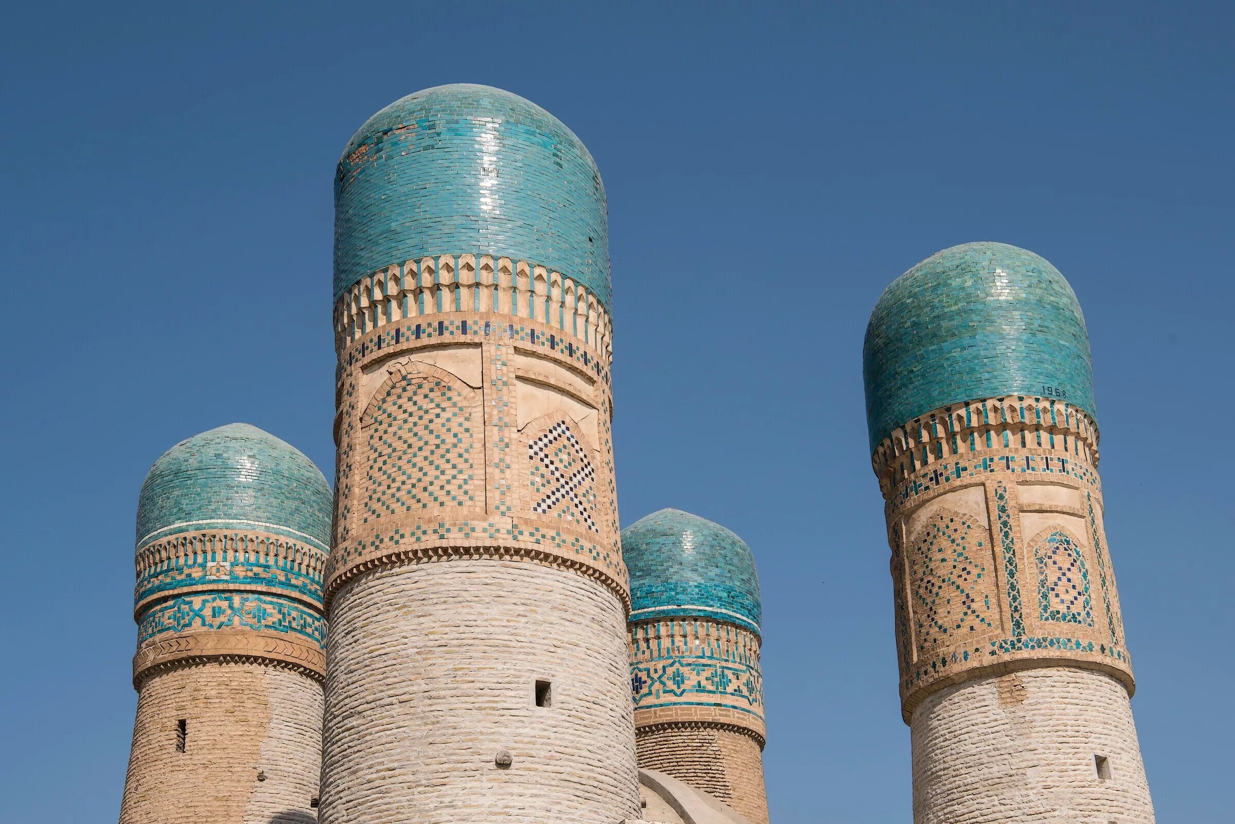 медресе чор-минор внутри.