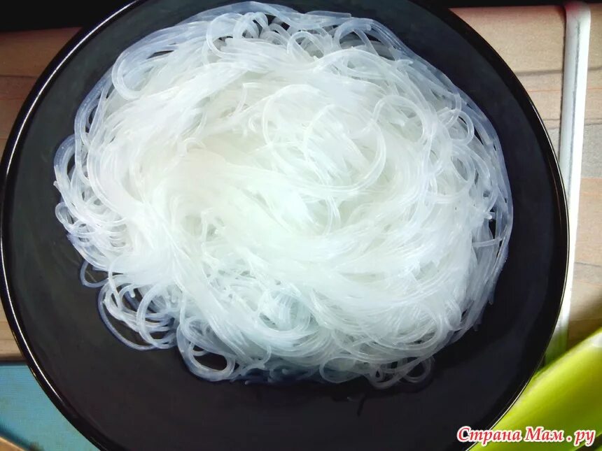 Фунчоза. Фунчоза соленая. Салат с фунчозой и овощами. Мариновать фунчозу. Салат фунчоза рецепт.