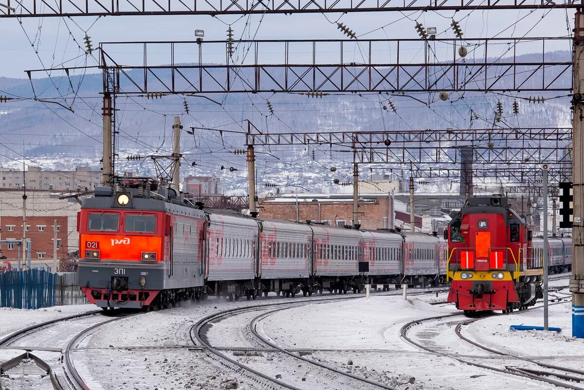 Эп1 Красноярск. Красноярск Локомотив эп1. Эп1 Красноярская ЖД. Вокзал Красноярск электровоз.