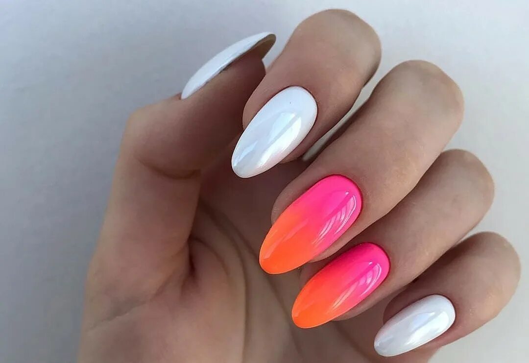 яркие ногти. маникюр фуксия миндаль. маникюр фуксия миндаль 2022. летние ногти. маникюр фуксия миндаль 2021.