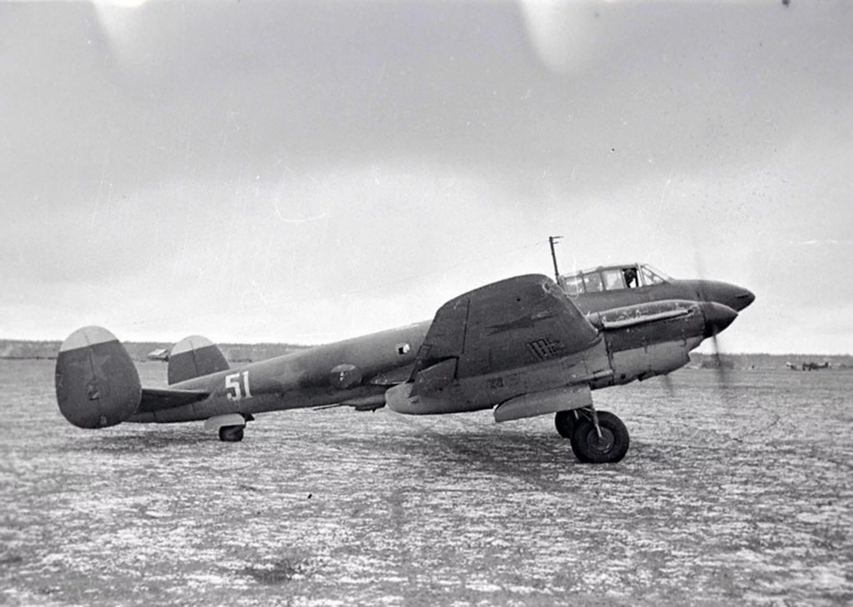 Пе-2 бомбардировщик. Петляков пе-2. Пикирующий бомбардировщик пе-2. Самолёт Петлякова пе-2.