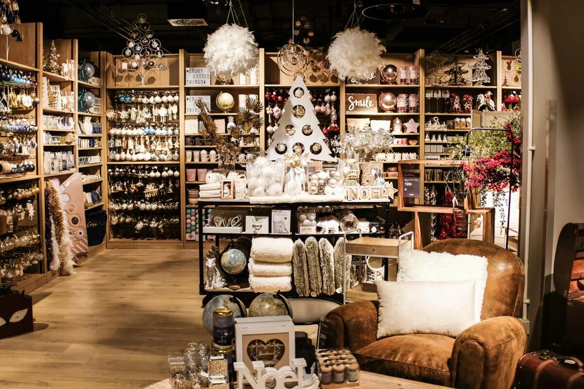 Maison n. Maison du. Вояж мейсон интерьеры. Мейсон дю монде. Maison du.