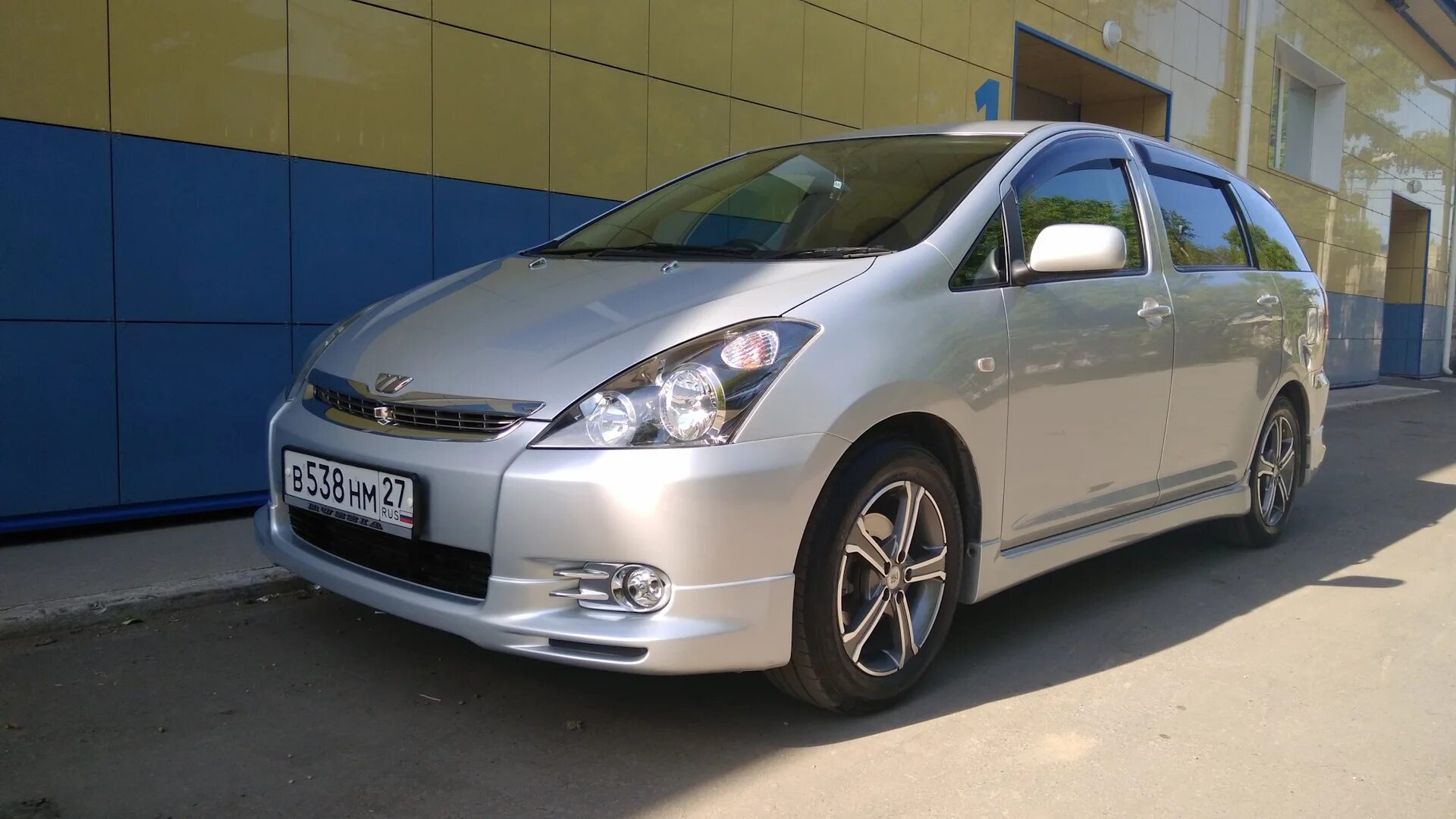 Куплю тойота б у в новосибирске. Тойота Виш ae10. Toyota Wish 1. Toyota Wish 2015. Тойота Виш 2005.