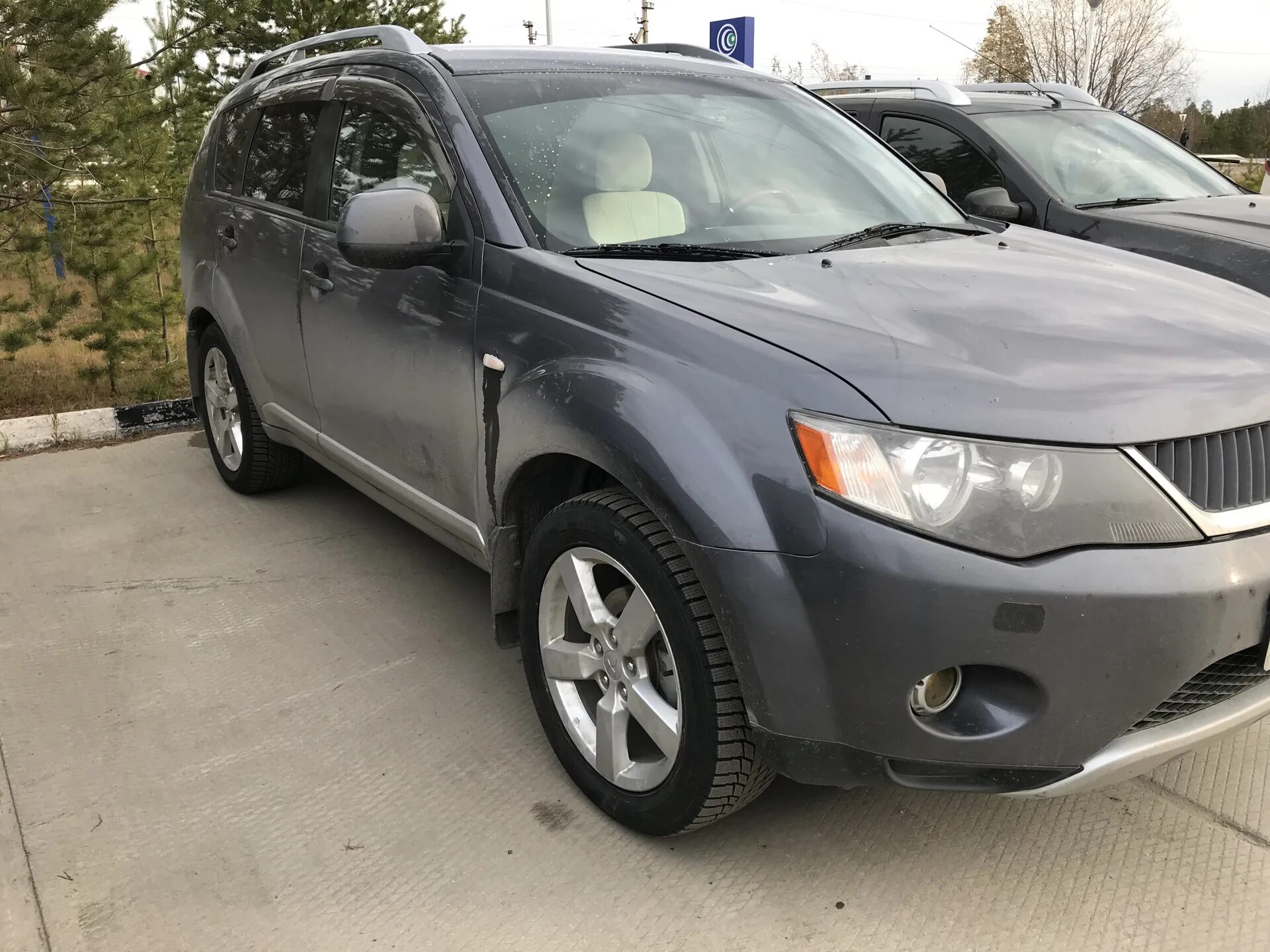 Мицубиси аутлендер хл 2008 года. Митсубиси Аутлендер XL 2008. Outlander XL 2008. Mitsubishi Outlander ХЛ 2008. Митсубиси Аутлендер 2011 XL серый.