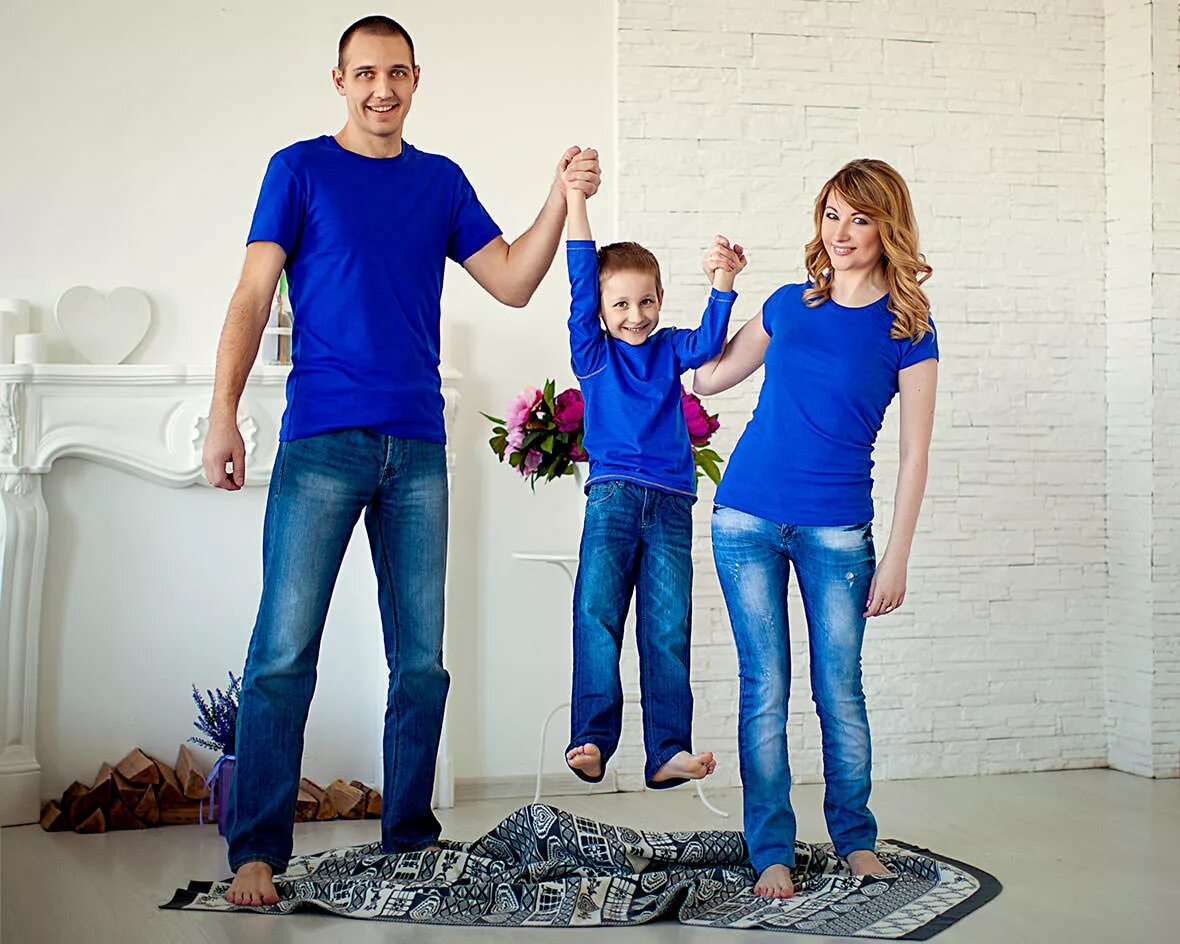 Парная одежда для парня и девушки. Одинаковая тема. Семья одежда. Семейная фотосессия. Парные майки для влюбленных.