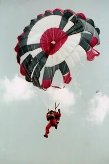4 парашютисты