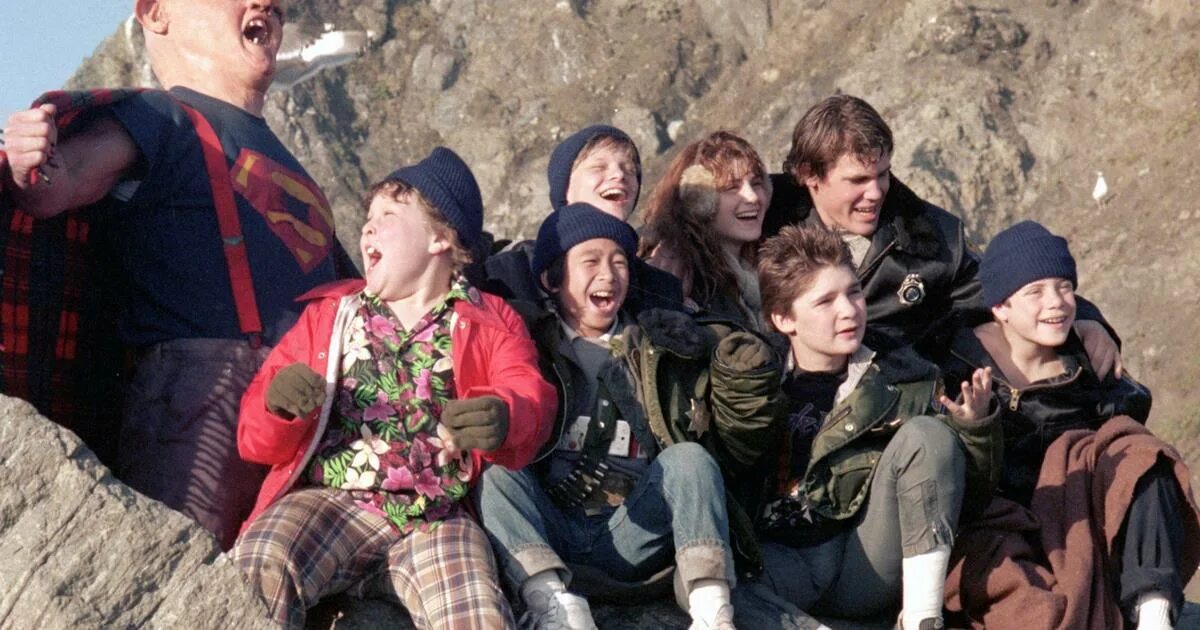 Балбесы 1985. Балбесы 1985. Балбесы (the goonies). The goonies. The goonies.